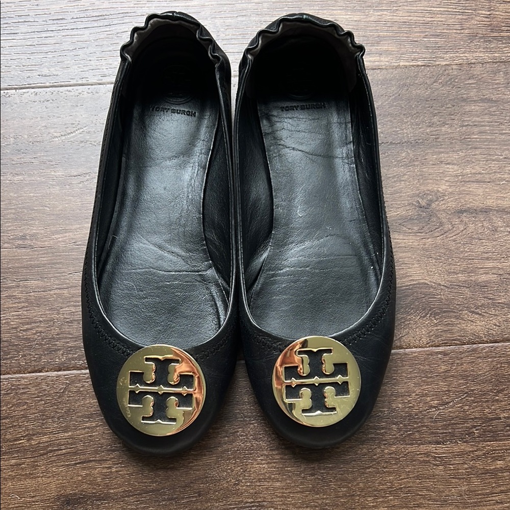 Tory Burch Black Leather Flats with Logo Medallion
